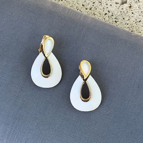 Vintage White Enamel Trifari Clip On Earrings - Picture 2 of 4